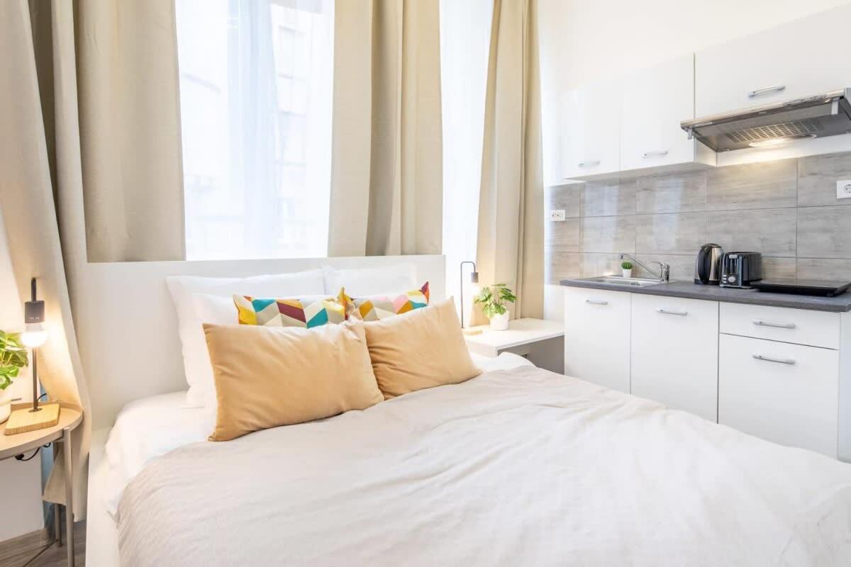 Extra Central Mini Studio - Lively Neighborhood บูดาเปสต์ ภายนอก รูปภาพ